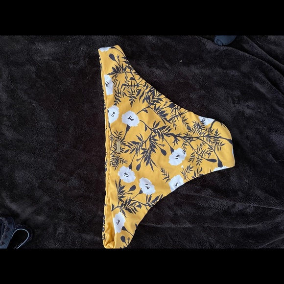 Roxy bottoms - Picture 2 of 3